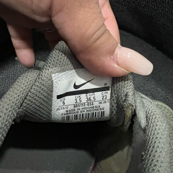 Nikes - Picture 4 of 4
